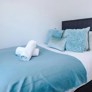 Apartment Full Sky Tv Access 2br Stylish, Hough Green