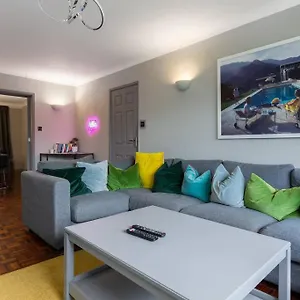 Holiday home With Parking And Garden- Pet Friendly, Chester