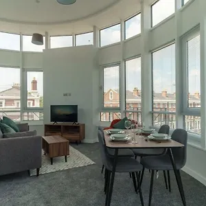 Apartment Stunning 2 Bedroom In, Liverpool